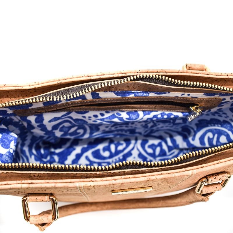 Marge medium tote bag in natural colour. Strap included which allow the bad to be a cross body as well.  Made from cork leather and is vegan and peta approved.