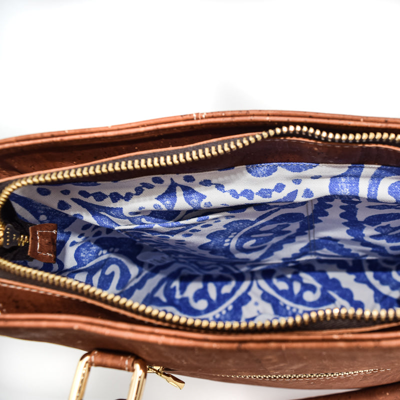 Marge medium tote bag in salted caramel colour. Strap included which allow the bad to be a cross body as well. Made from cork leather and is vegan and peta approved.